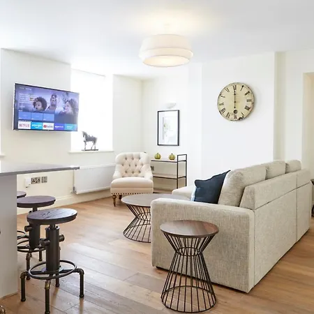 Redcliffe Parade No11 I Centre *