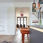 Redcliffe Parade No11 I Centre Apartment *