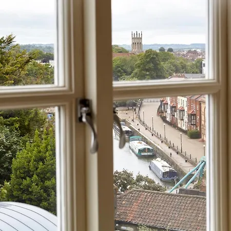 Redcliffe Parade No11 I Centre Apartman *