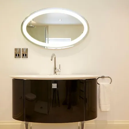 Redcliffe Parade No11 I Centre