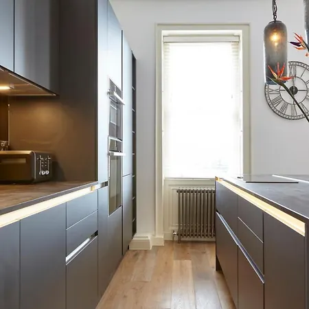 Redcliffe Parade No11 I Centre * Bristol