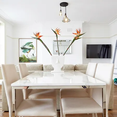 Redcliffe Parade No11 I Centre *