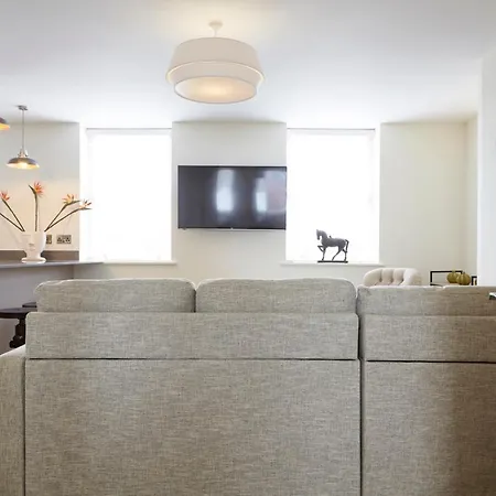 Redcliffe Parade No11 I Centre