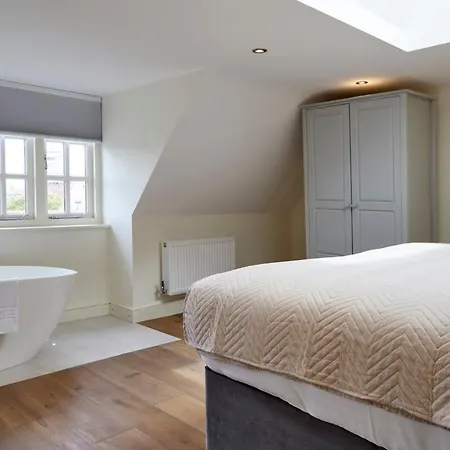 Redcliffe Parade No11 I Centre * Bristol