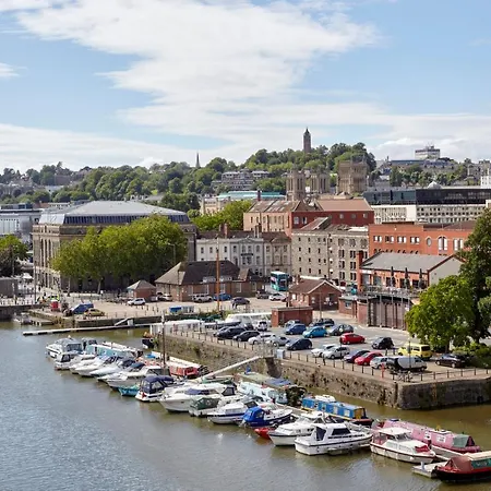 Redcliffe Parade No11 I Centre *