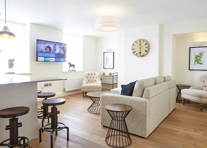 Redcliffe Parade No11 I Centre *