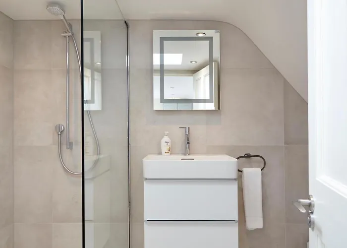 Redcliffe Parade No11 I Centre Bristol