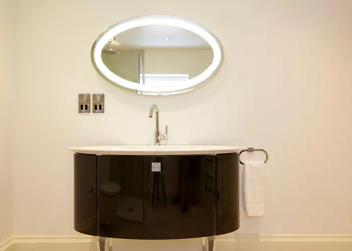 Redcliffe Parade No11 I Centre