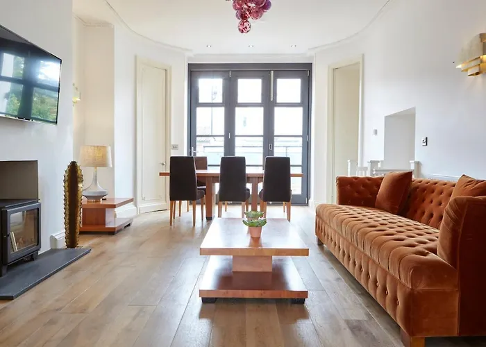 Redcliffe Parade No11 I Centre * Bristol