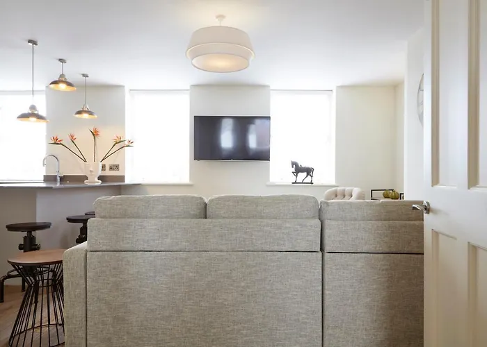 Redcliffe Parade No11 I Centre