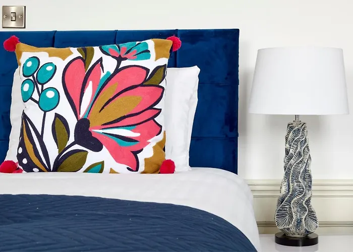 Redcliffe Parade No11 I Centre