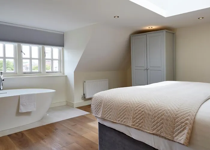 Redcliffe Parade No11 I Centre * Bristol