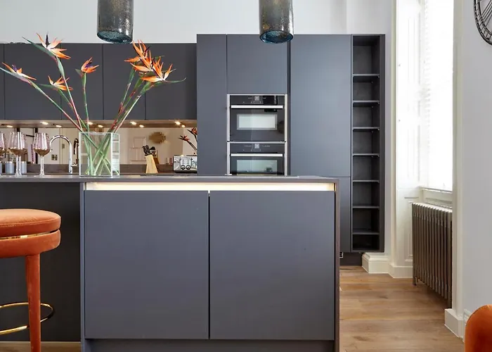 Redcliffe Parade No11 I Centre * Bristol