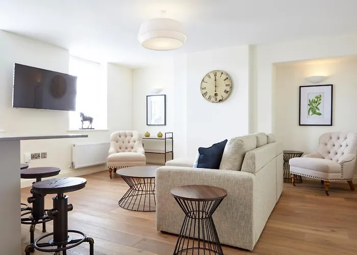 Redcliffe Parade No11 I Centre *