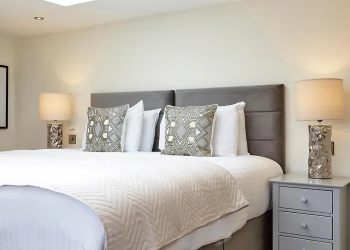 Redcliffe Parade No11 I Centre * Bristol