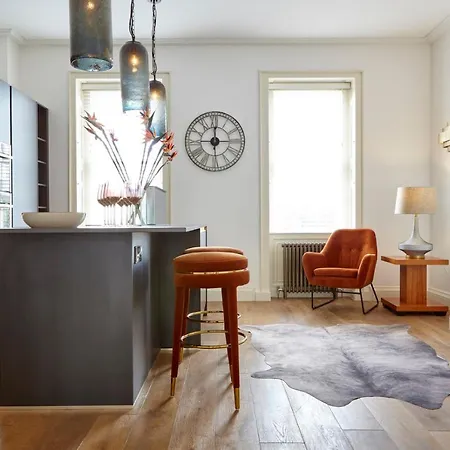 Redcliffe Parade No11 I Centre