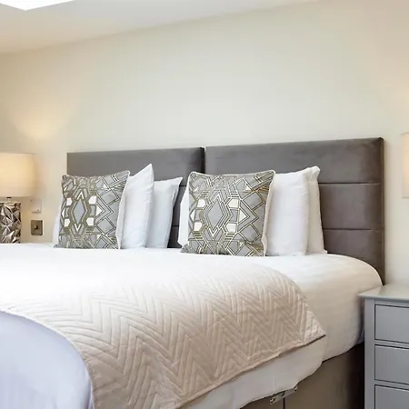 Redcliffe Parade No11 I Centre * Bristol