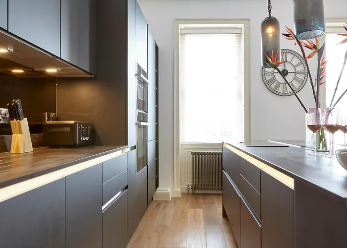 Redcliffe Parade No11 I Centre * Bristol