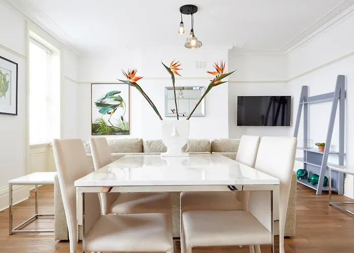 Redcliffe Parade No11 I Centre *